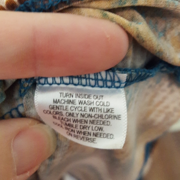 Woman's patterned cowl neck top - Picture 5 of 5